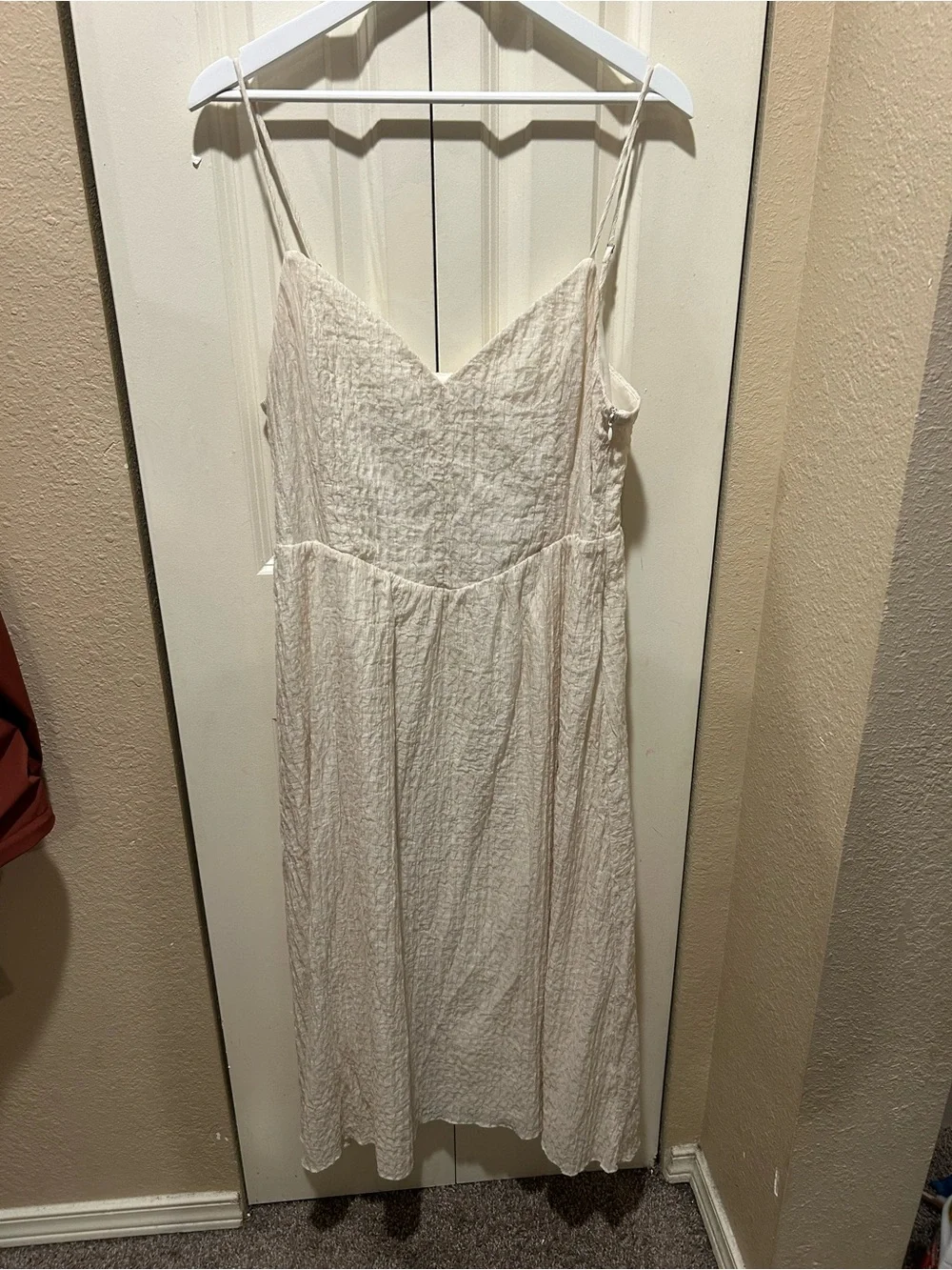 ASTR The Label Textured V-Neck Midi Dress in Cream , XL
